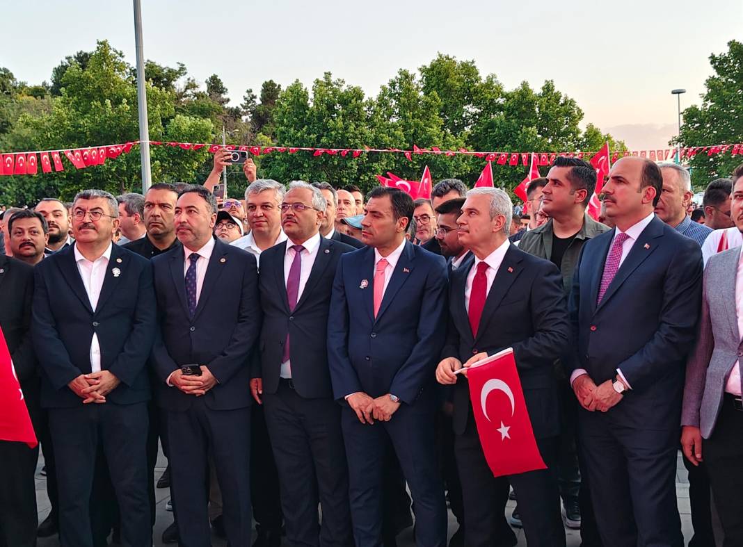 Konya'da 15 Temmuz anmasında birlik mesajı! Meydanı dolduran binler tek ses oldu 13